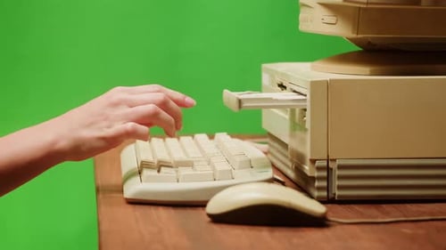 Using CD Circle Disk for Old Computer and Typing on Keyboard