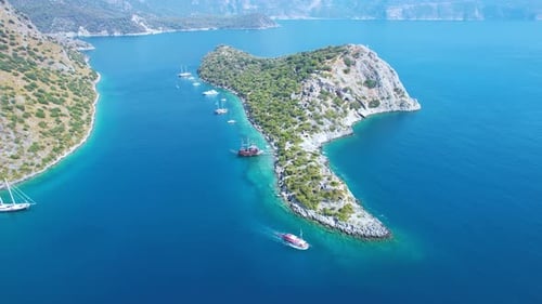 St Nicholas Island is located in the South-West of Turkey between oludeniz and Fethiye. The name ‘St