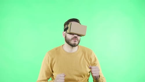 Funny Vr Man Dancing in Green Screen