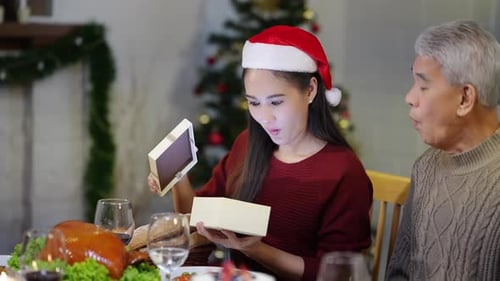 Family Gathers for Christmas, Shares Memories