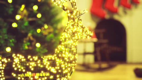Environnement de Noël confortable avec des ornements scintillants et une toile de fond floue