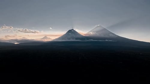 Berge bei Sonnenuntergang, Luftbild