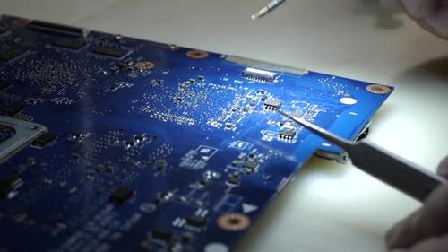 120. When repairing the motherboard, the chip is unsoldered. Repair and maintenance of computers.