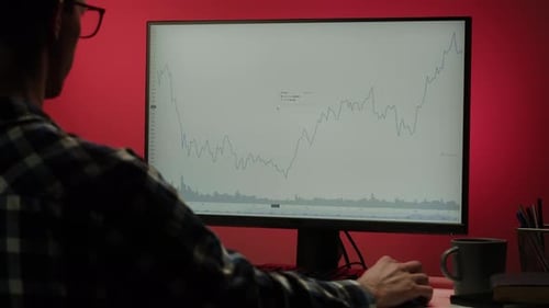 Programador de negócios de TI de tecnologia da informação desenvolvendo novo aplicativo, software digital, aplicativo móvel