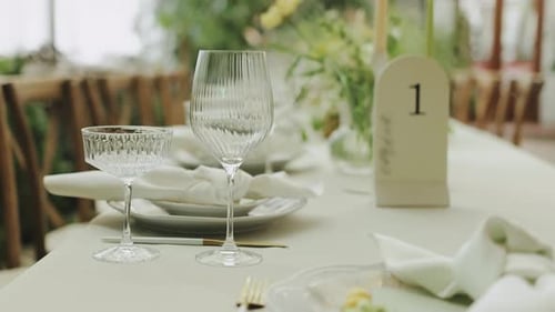 This Stylish Table Arrangement is Perfect for Weddings and Special Occasions Creating an