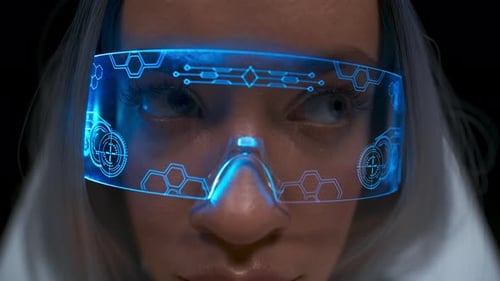 Future Reality Girl appréciant des lunettes numériques en gros plan