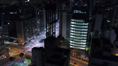 Vista aérea da avenida Paulista, à noite, São Paulo, Brasil