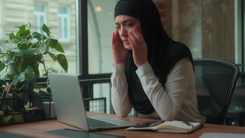 Muslim Islamic Business Woman in Hijab Hindu Businesswoman Female Girl Manager Deadline Problem