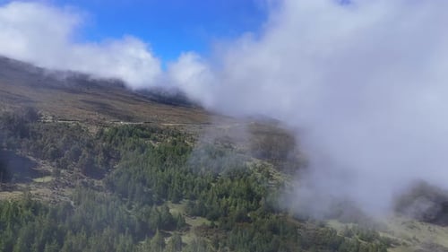 Wolken auf der Landschaft von Maui.