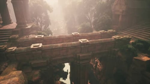 Pont des ruines antiques entouré d'arbres luxuriants et d'une atmosphère brumeuse
