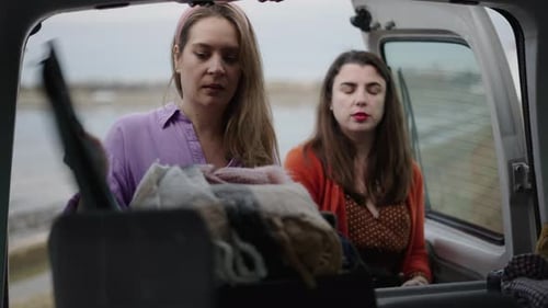 Selecionando o guarda-roupa para a sessão de fotos