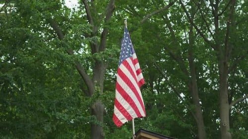 Pushing in from below to show the flag closer.