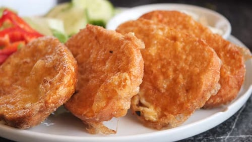 Deliciously Crispy Fried Snacks Accompanied By an Array of Fresh and Colorful Vegetables