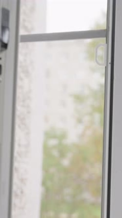 Closing Window Handle with Soft Motion