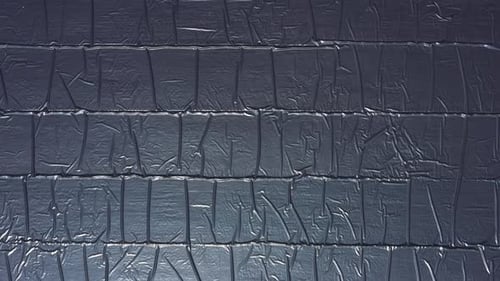 Wasserreservoir-Baustelle mit neu installierten Kunststoffauskleidungsplatten, Luftaufnahme