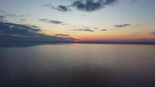 Luftaufnahme des Salzsees bei Sonnenaufgang 4K