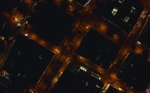 Vídeo em 4K de uma cidade à noite