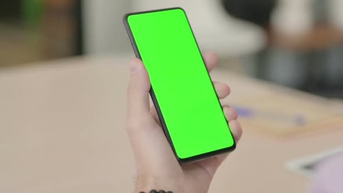 Using Smartphone with Green Chroma Screen