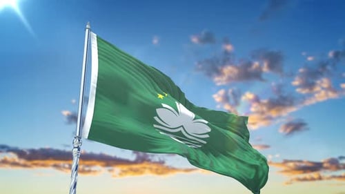 Realistisch wehende Flagge von Macau mit Himmel