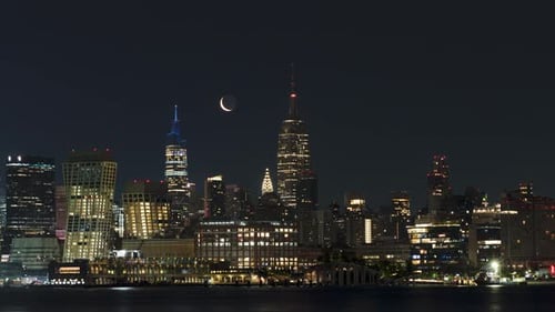 Crescent Moon rises above Manhattan Time-lapse