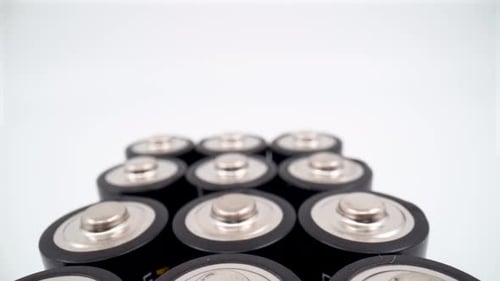 AA-Batterien, Makro auf weißem Hintergrund, isoliert, 4K