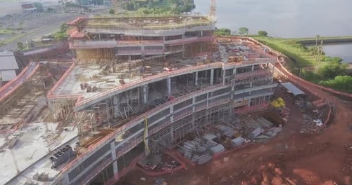 Inclinación aérea de una obra en construcción en Porto Alegre, Brasil