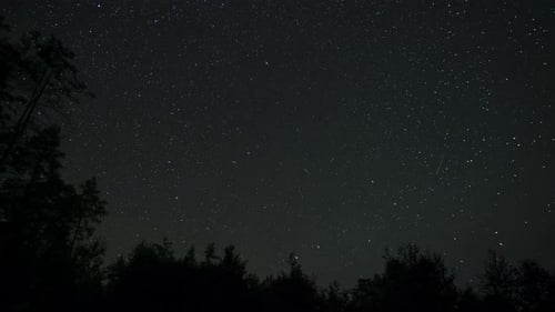 Lap de temps des étoiles se déplaçant autour d'une étoile polaire