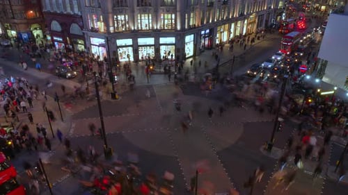 Lapso de tempo da junção do circo de Oxford com a Regent Street com o trânsito na hora do rush