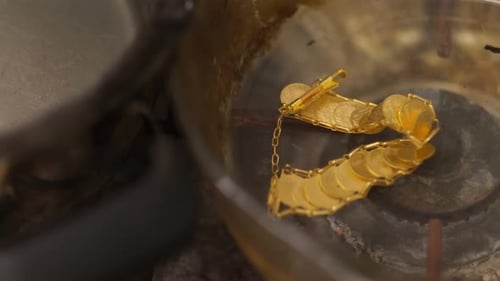 Gold Jewelry Cleaning Process in Chemical Bath
