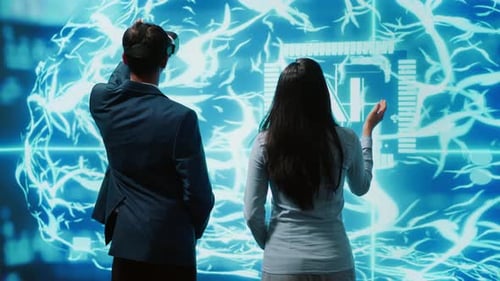 Ingenieurteam mit VR-Headset schaut sich das Hologramm der KI an