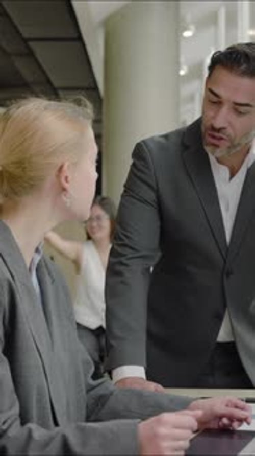 The Importance of Collaboration Among Business Professionals in a Modern Office Environment