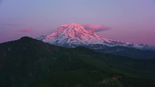 Paisaje aéreo de Washington al atardecer del monte Rainier