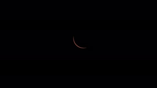 The last sliver of sunlight travels across the sky and disappears right before totality begins durin