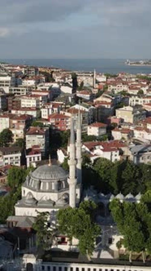 Mosquée islamique Yeni Valide Uskudar d'Istanbul