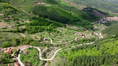 Vue par drone de la partie ouest de Stara Planina, région de Vratsa, Bulgarie
