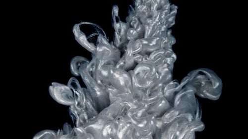 Whirling Ink Symphony Bunter dunkelgrauer Farbtropfen für abstrakte Mischung in Wasser, isolierte Tinte