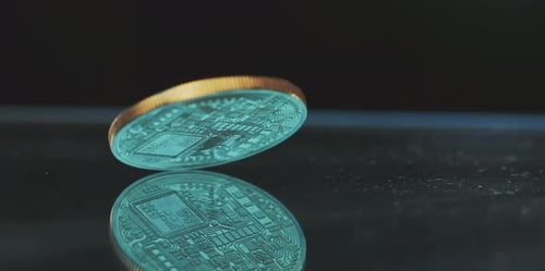 Physisches Drehen von Bitcoin-Münzen