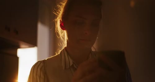 Hände aufs Smartphone