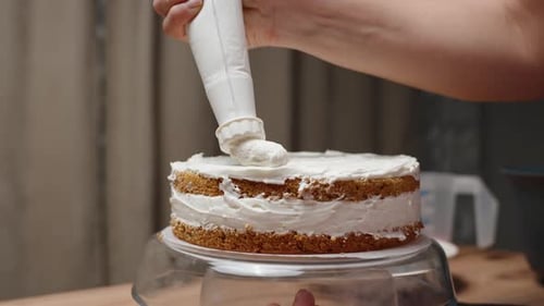 Decorating Cake with White Icing at Home