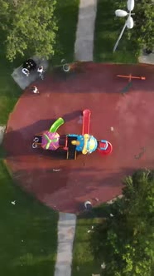 Luftaufnahme des Kinderspielplatzes