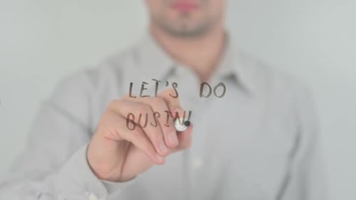 Lass uns Geschäfte machen, auf transparentem Bildschirm schreiben