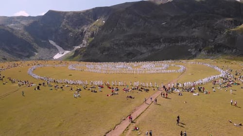 Danse spirituelle Annuel « Panevritmia » le 19 août pour accueillir le nouvel an cosmique, montagne de Rila,