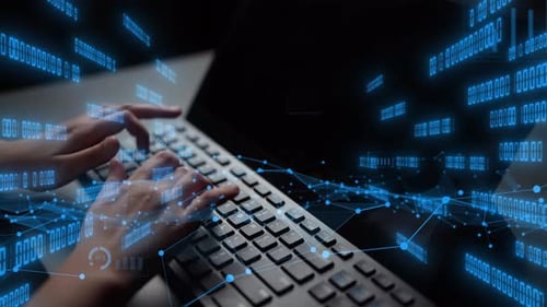 Manos escribiendo en un teclado con gráficos digitales, tablas y transmisión de datos de una manera futurista y tecnológica