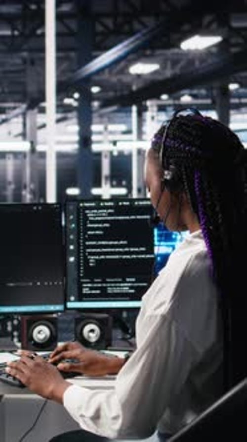 Vertical Video Data Center Computer Scientist Using AI Assistant to Provide User Support