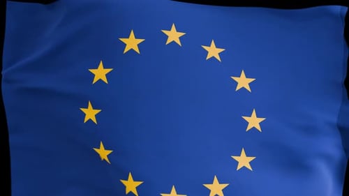 La bandera de la Unión Europea ondea con el viento y vuela en cámara lenta sobre un fondo transparente