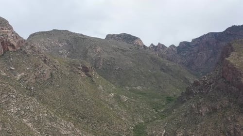 La planification droite a jeté son dévolu sur les sommets des montagnes.