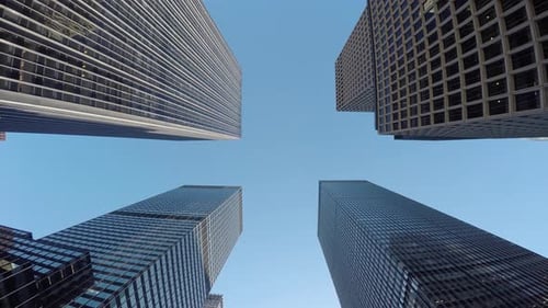 vertikale Ansicht von Wolkenkratzerhochhäusern in der Stadt. Geschäftsviertel.