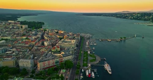 Aufnahme der Stadt Genf: Luftaufnahme der Schweizer Seestadt, Hausdächer und See