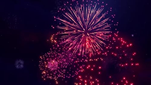 Espectáculo de fuegos artificiales azules, grandes y brillantes, luces bokeh en el cielo nocturno