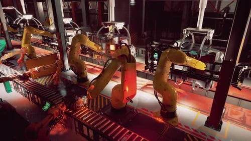 Cinta transportadora automatizada en una fábrica con brazos robóticos que realizan tareas